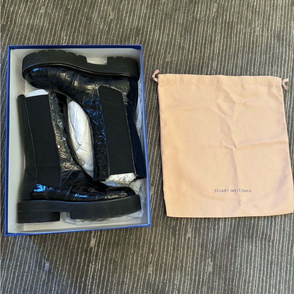 Stuart Weitzman Black Presley Utility Book in Croc Embossed Leather - Like New.